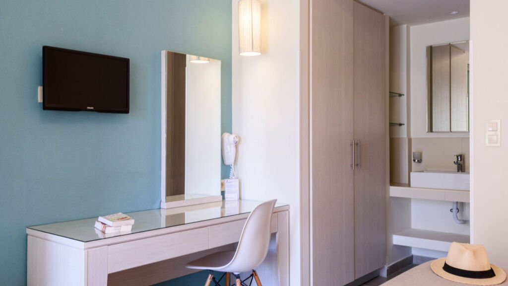 Poseidon Studios & Apartments