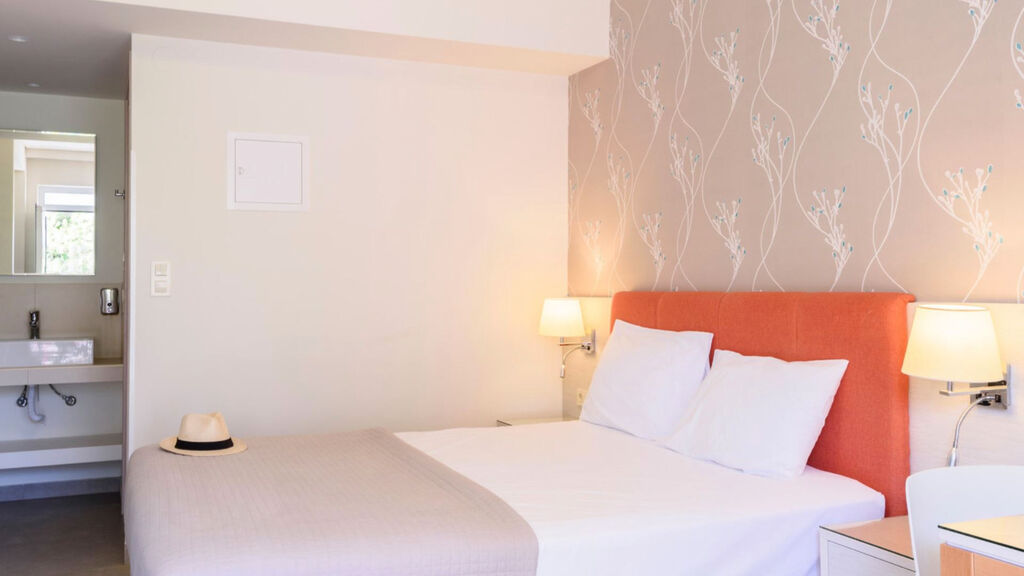 Poseidon Studios & Apartments