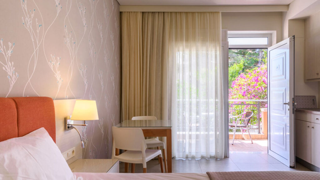 Poseidon Studios & Apartments