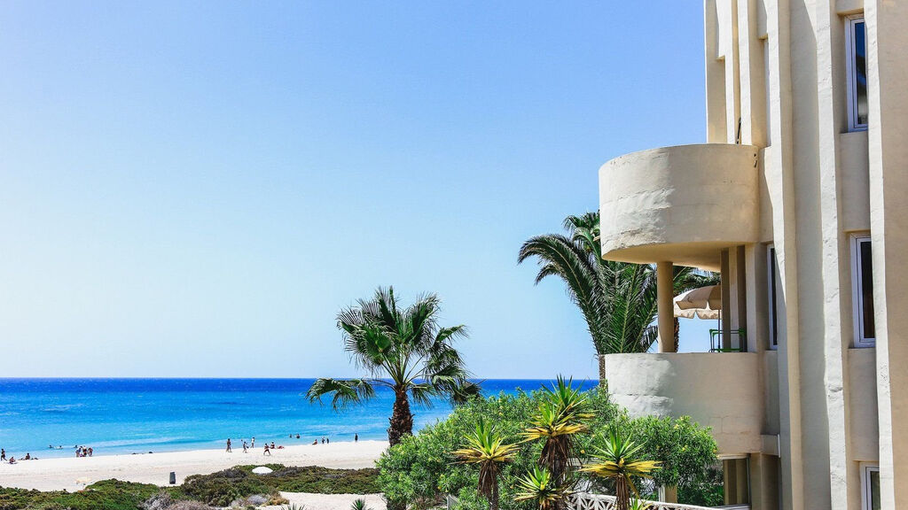 R2 Maryvent Beach Apartment