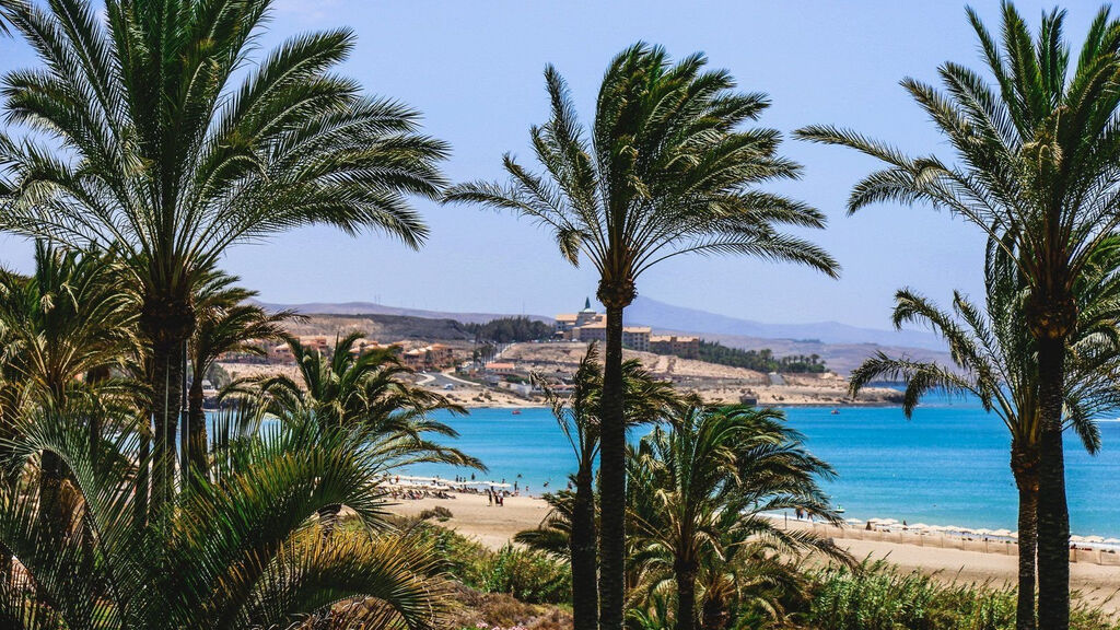 R2 Maryvent Beach Apartment