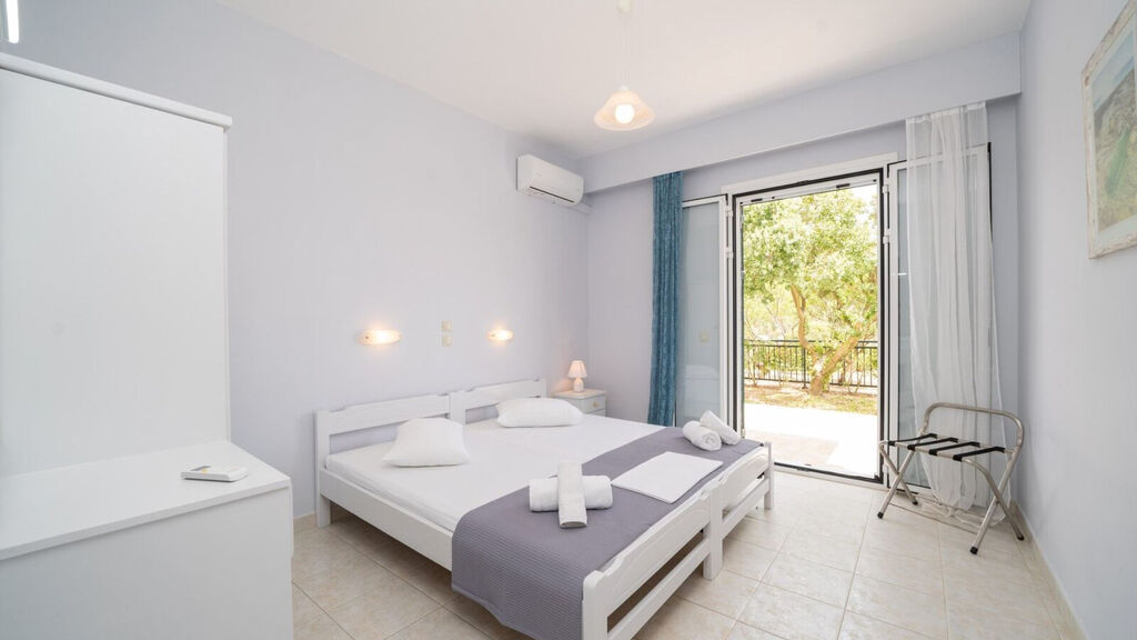 Xi Village Rooms & Apartments