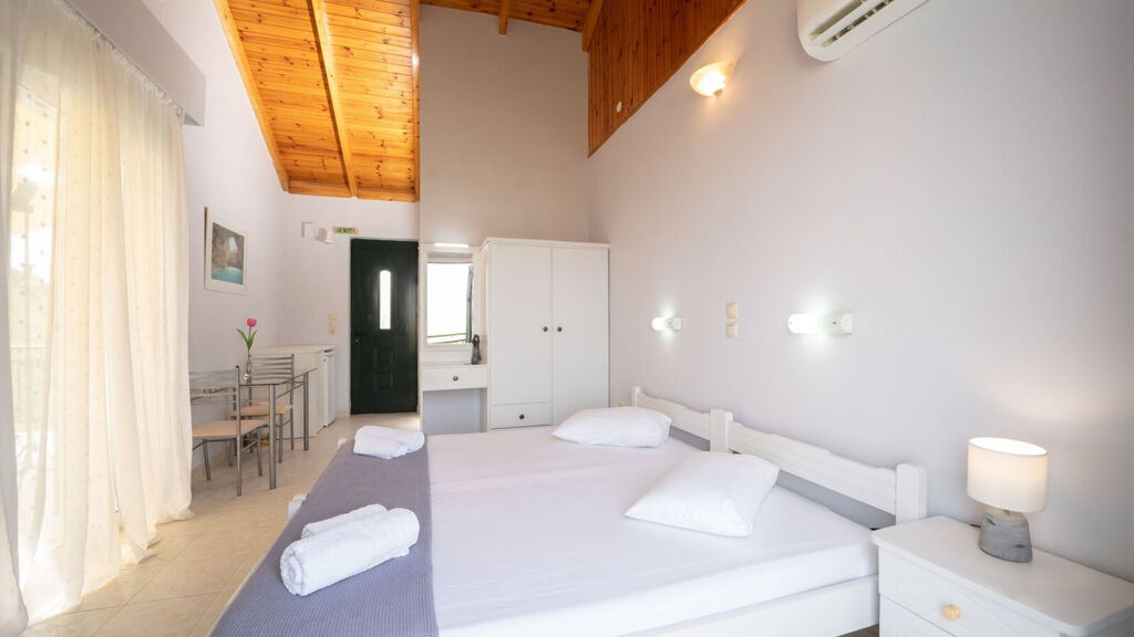 Xi Village Rooms & Apartments