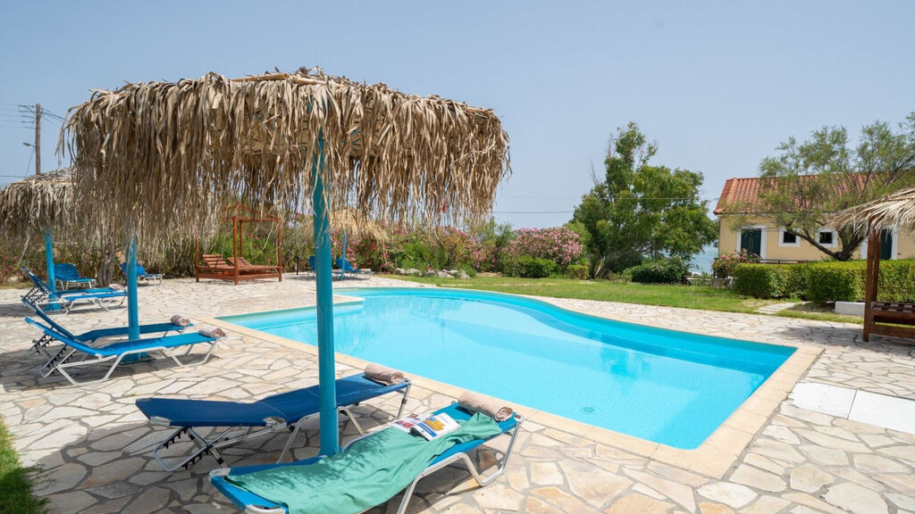 Xi Village Rooms & Apartments