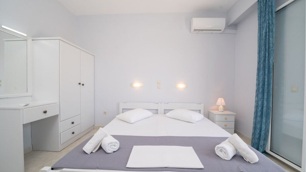 Xi Village Rooms & Apartments