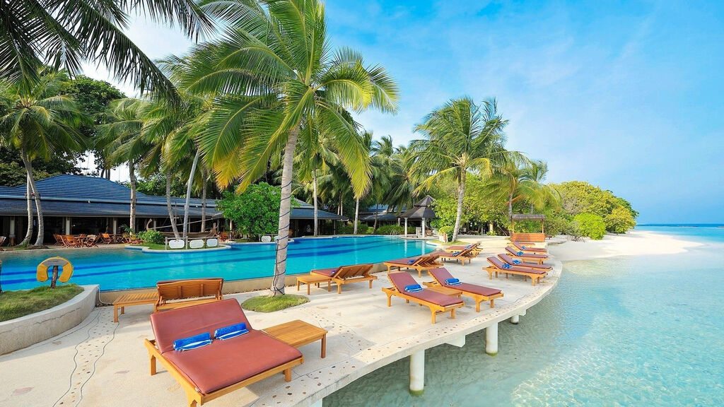 Royal Island Resort & Spa