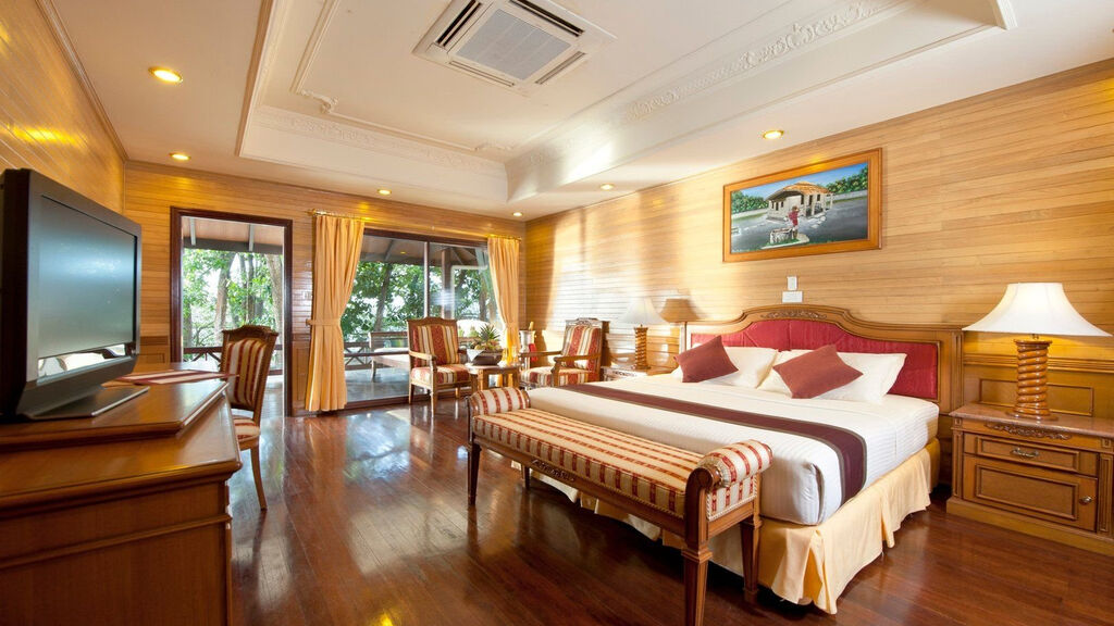 Royal Island Resort & Spa