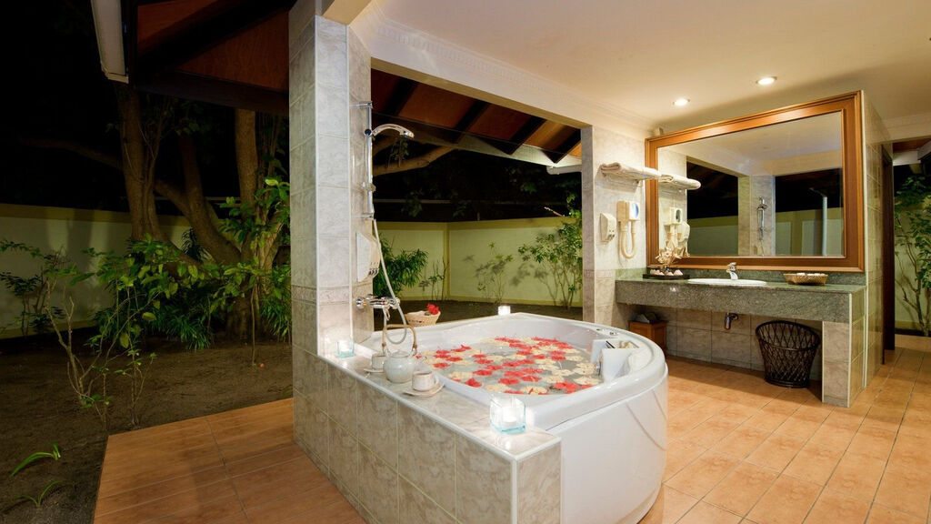 Royal Island Resort & Spa