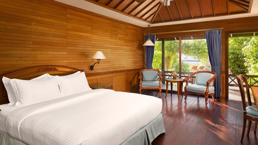 Royal Island Resort & Spa