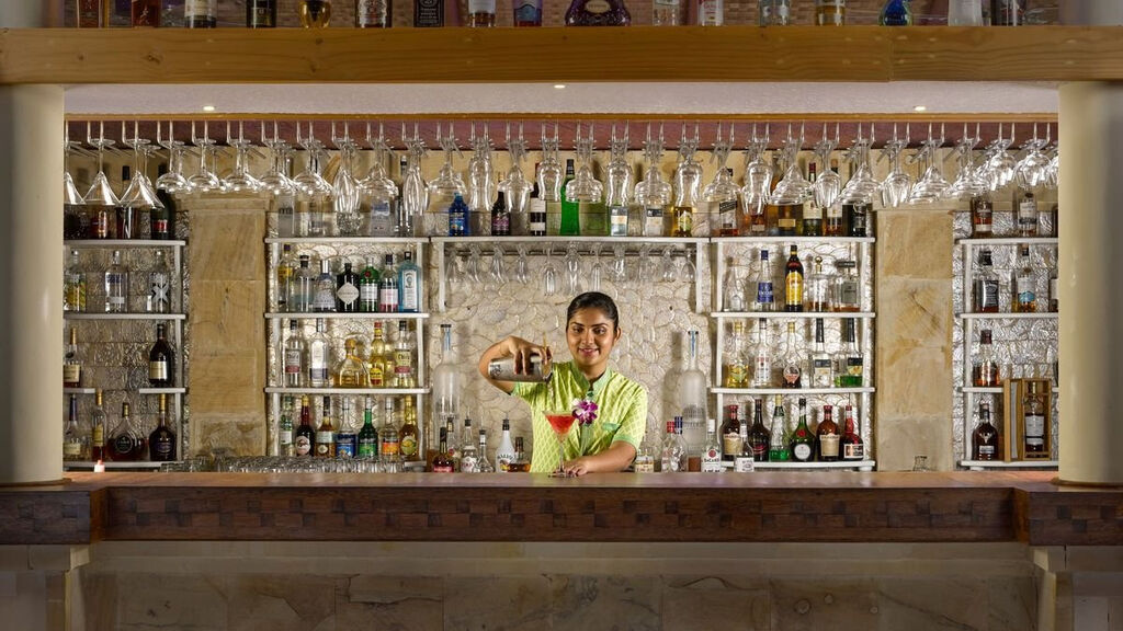 Royal Island Resort & Spa