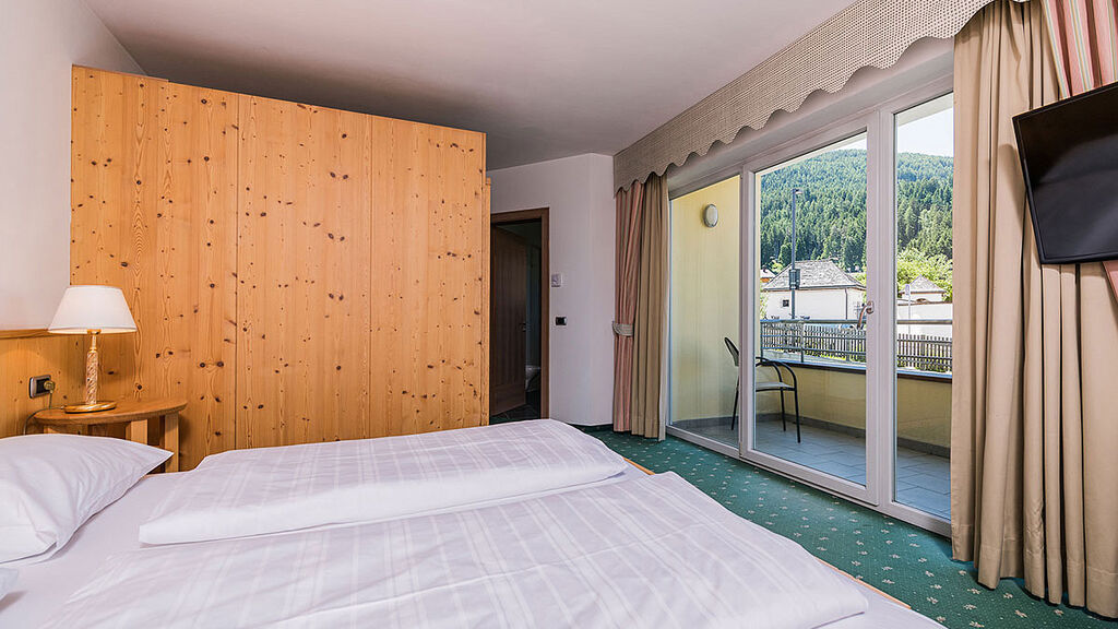 HOTEL KRONPLATZ
