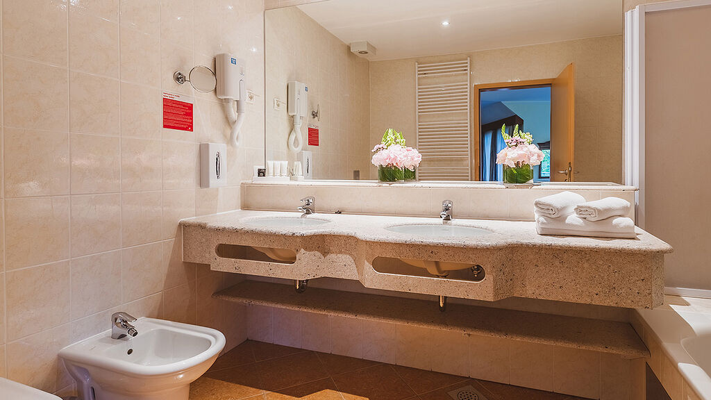 Hotel Ramada Hotel & Suites