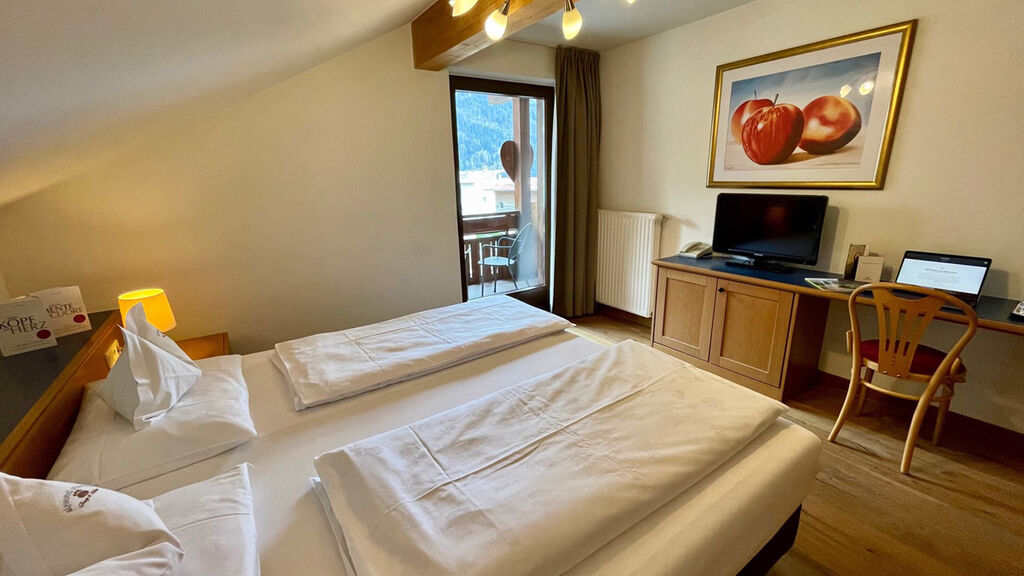 Alphotel Stocker