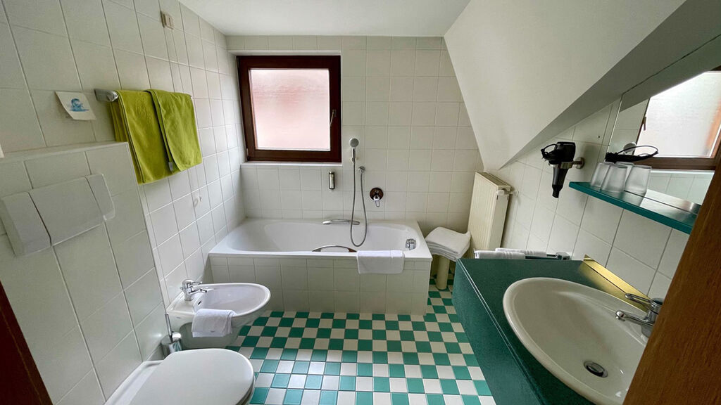 Alphotel Stocker